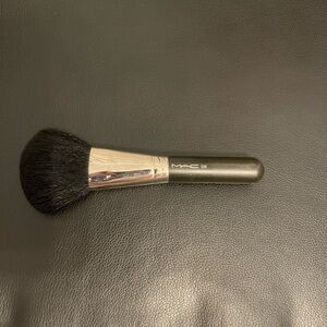 MAC Cosmetics #134 Makeup Brush